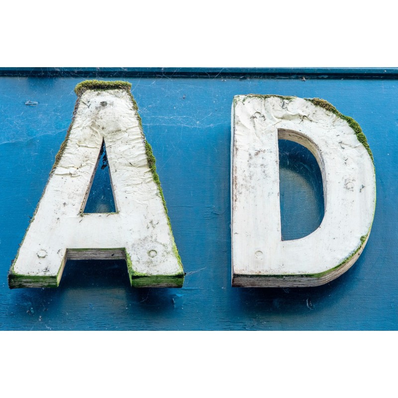 Creare și Plasare Reclame în Aer Liber